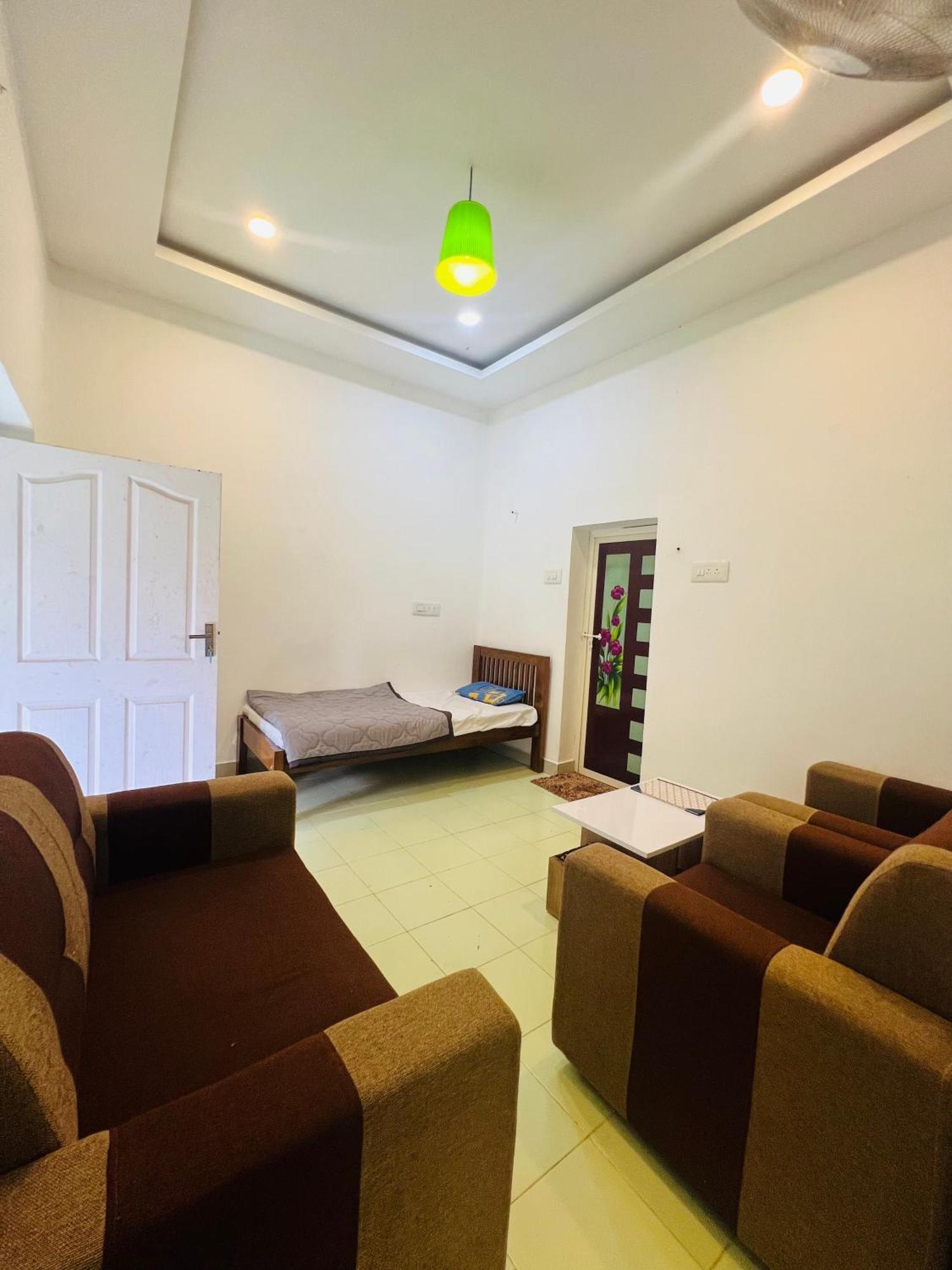 7Fort Homestay Athirappilly Bagian luar foto
