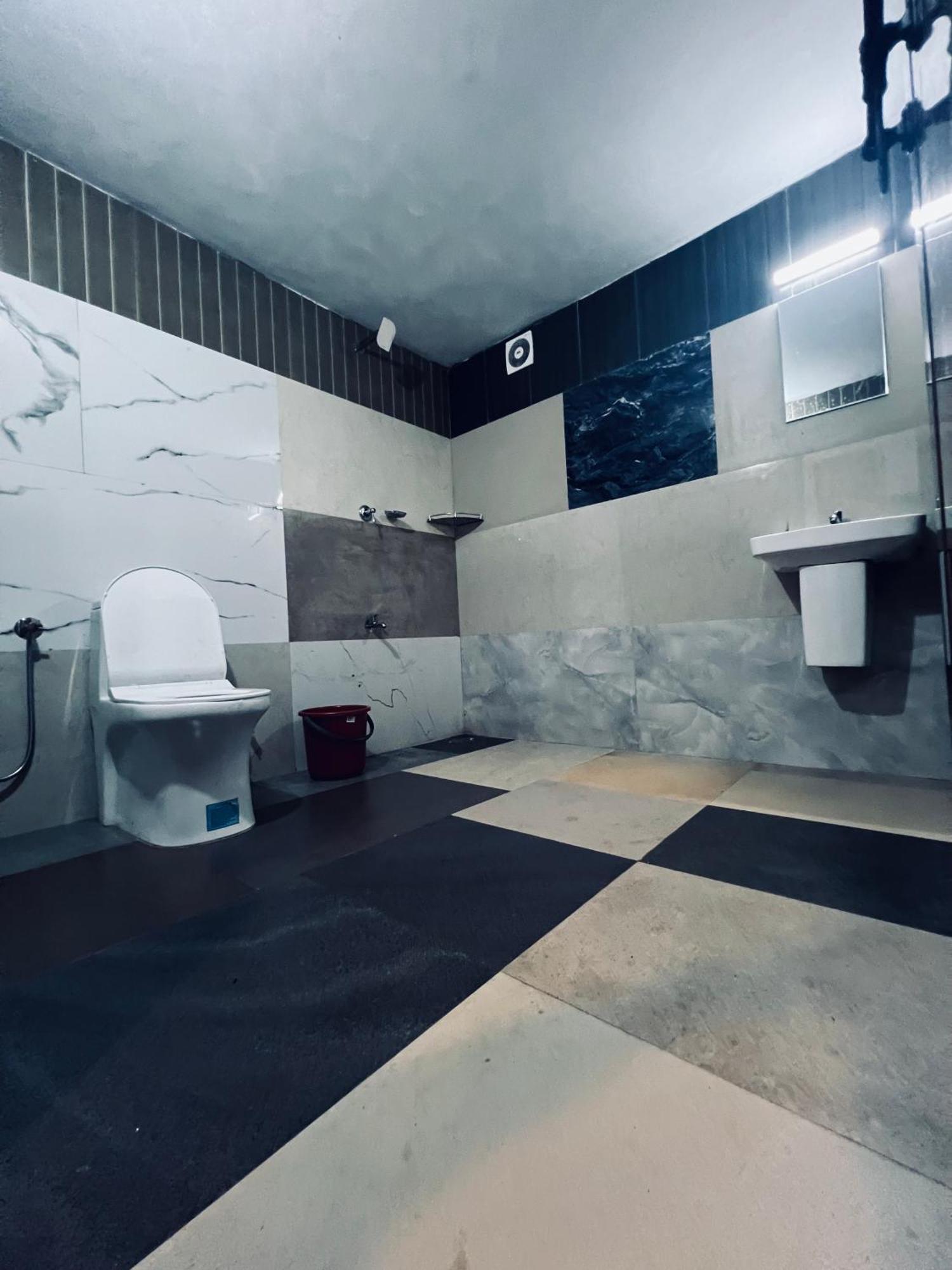 7Fort Homestay Athirappilly Bagian luar foto
