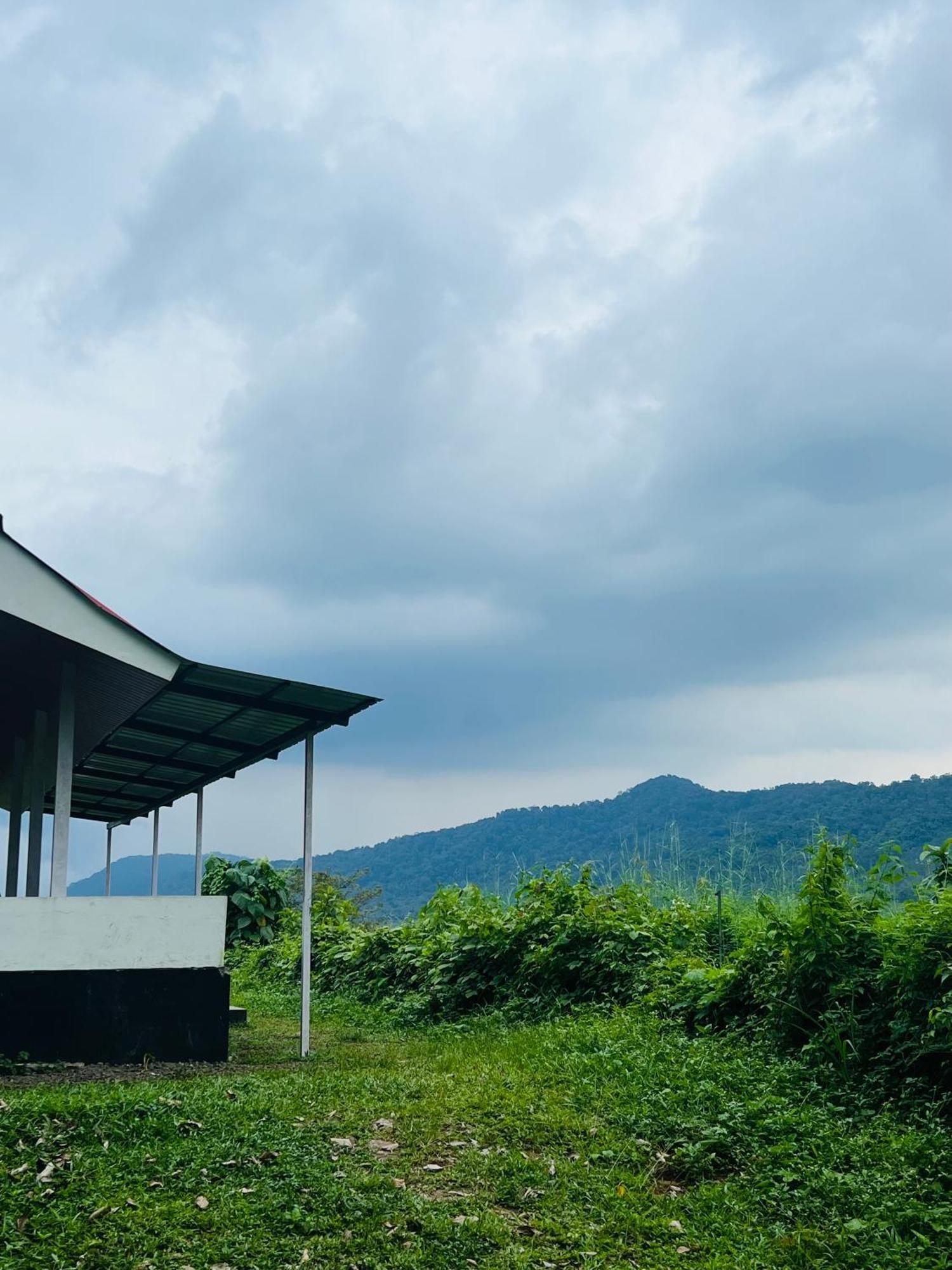 7Fort Homestay Athirappilly Bagian luar foto
