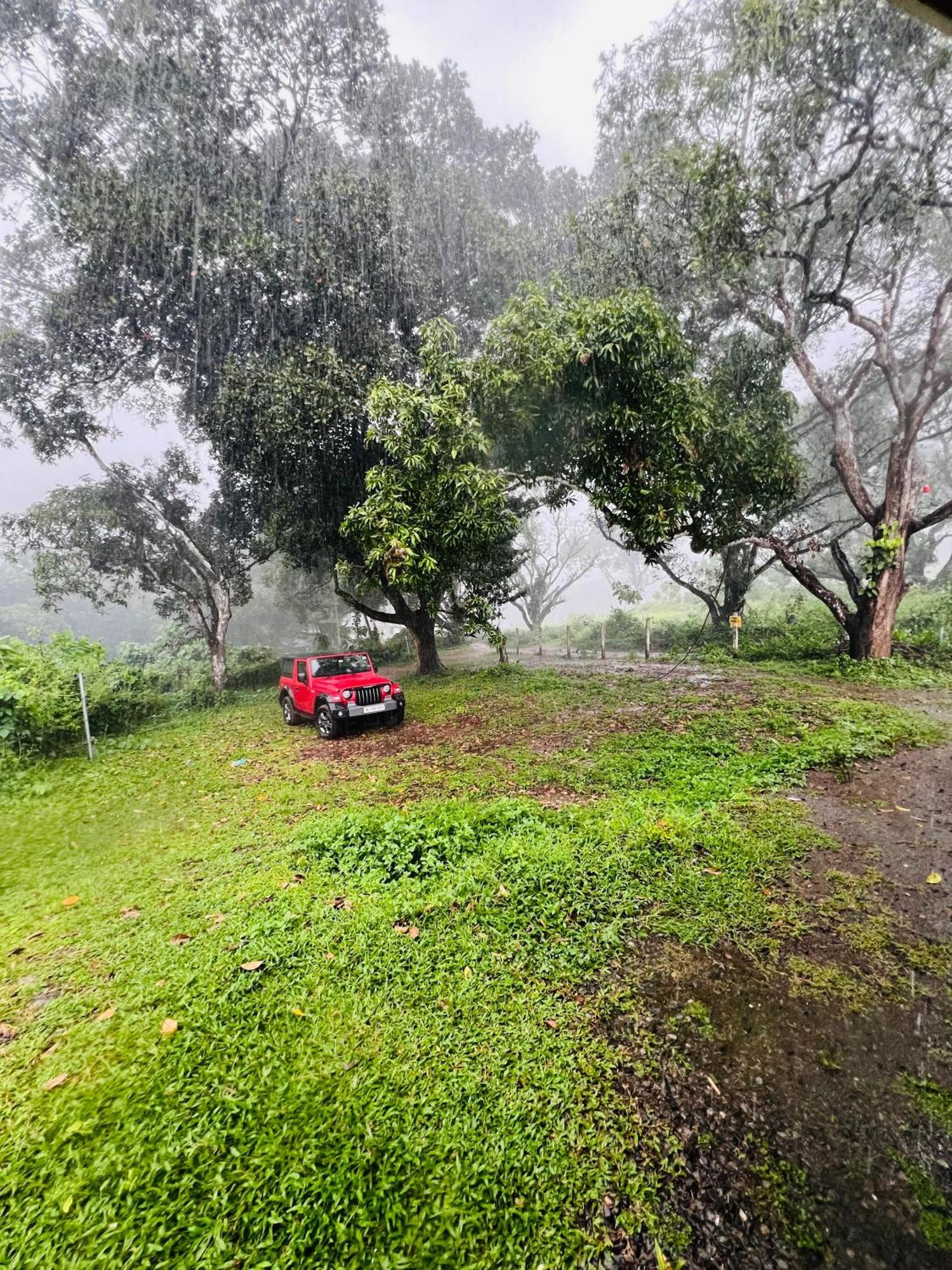 7Fort Homestay Athirappilly Bagian luar foto